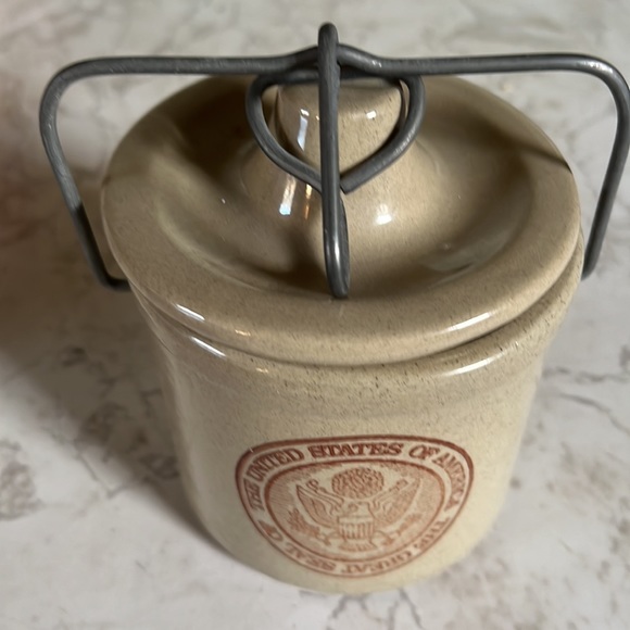 Vintage United States of America Cheese Crock with Lid and Metal Handle - Picture 9 of 16